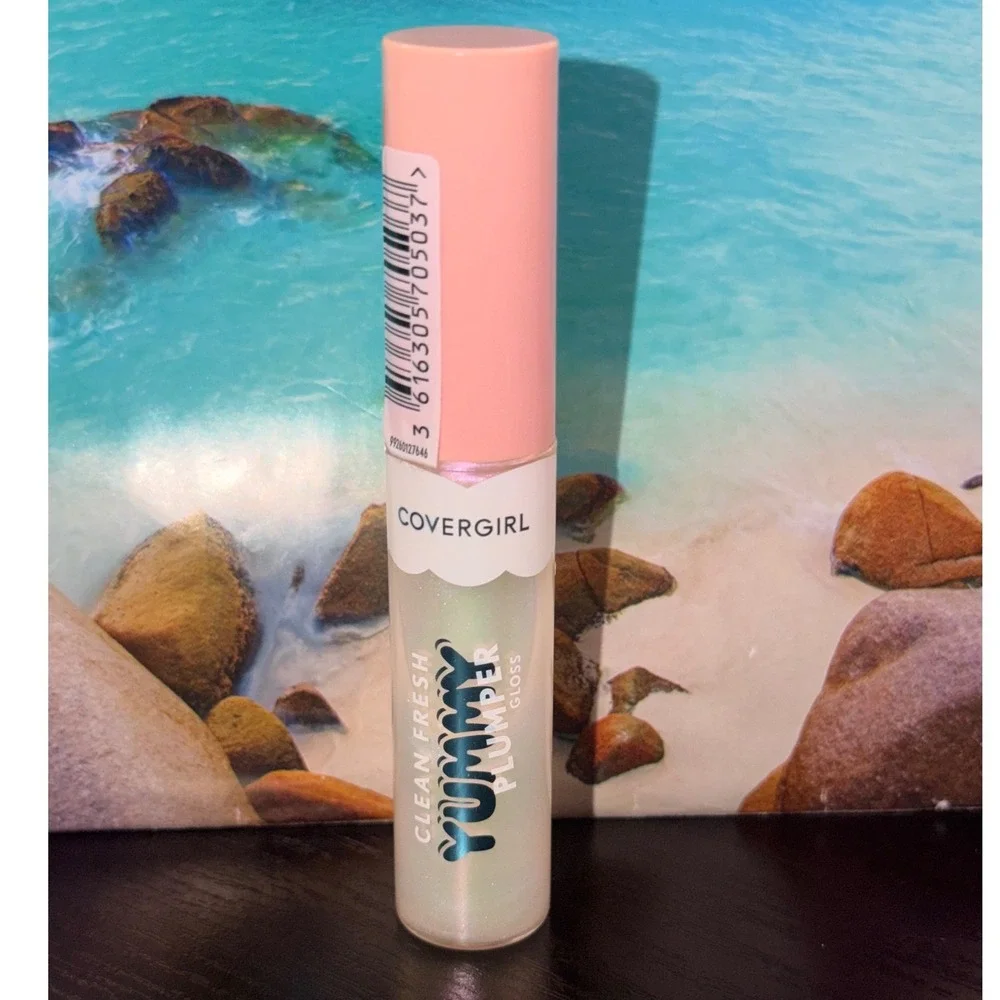 COVERGIRL Clean Fresh Yummy Plumper Gloss 780 Freeze the Day Iridescent Shimmer
